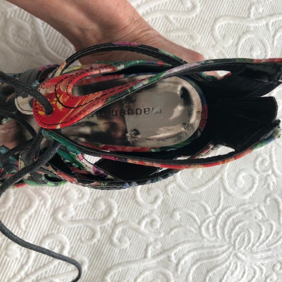 NEW Steve Madden "DITTAA" Floral Lace Stiletto Heels 9 Black Red Green Lolita - Picture 11 of 14